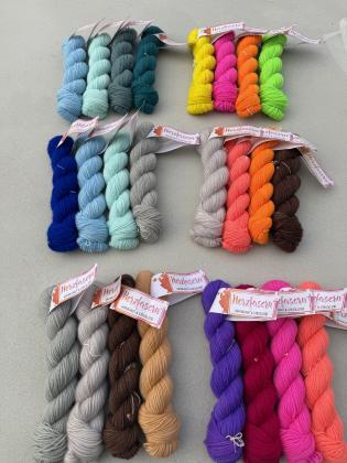 Herzfasern Fading Sets aus Kaschmir-Cloud in verschiedenen Farbverläufen“